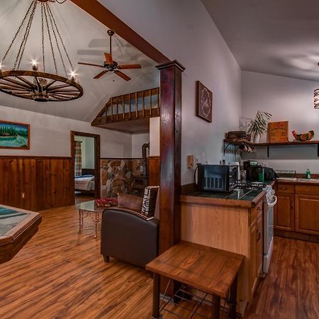 Magnolia Streamside Resort Canadensis Room photo