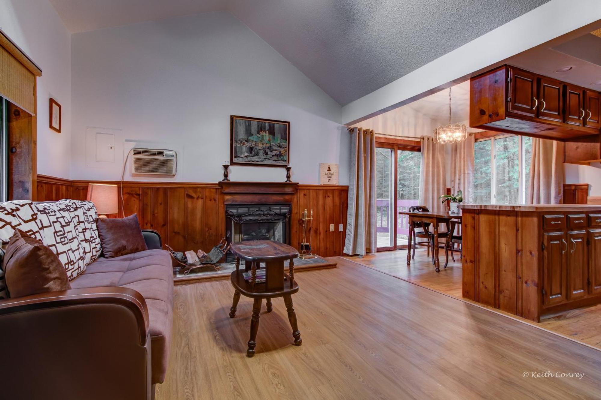 Magnolia Streamside Resort Canadensis Room photo