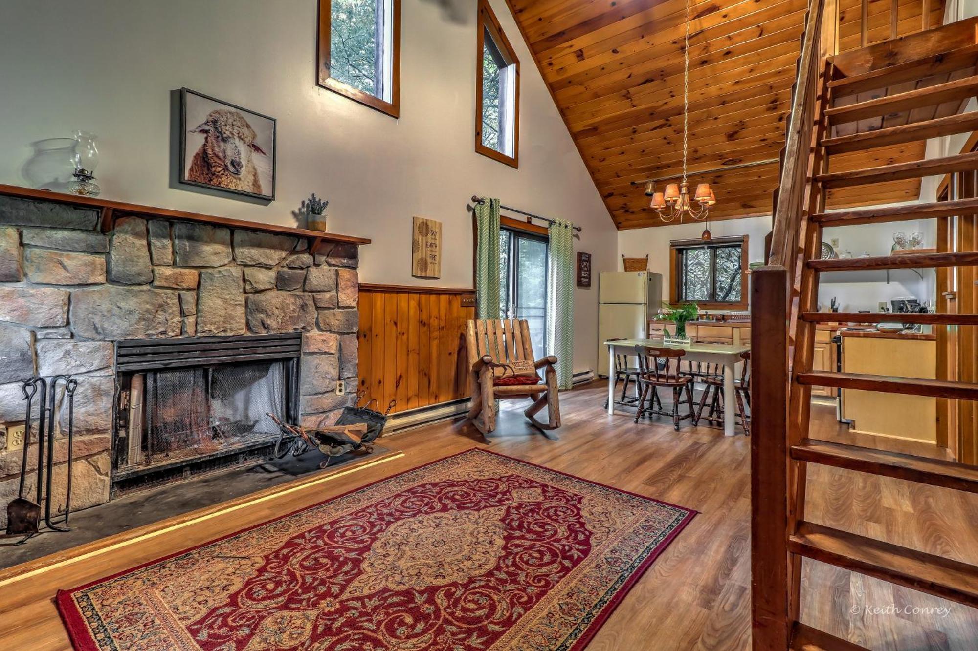 Magnolia Streamside Resort Canadensis Room photo