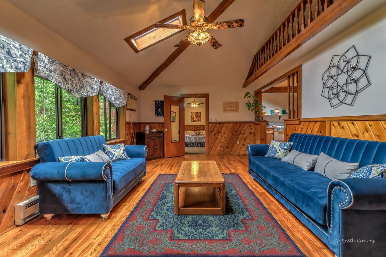 Magnolia Streamside Resort Canadensis Exterior photo